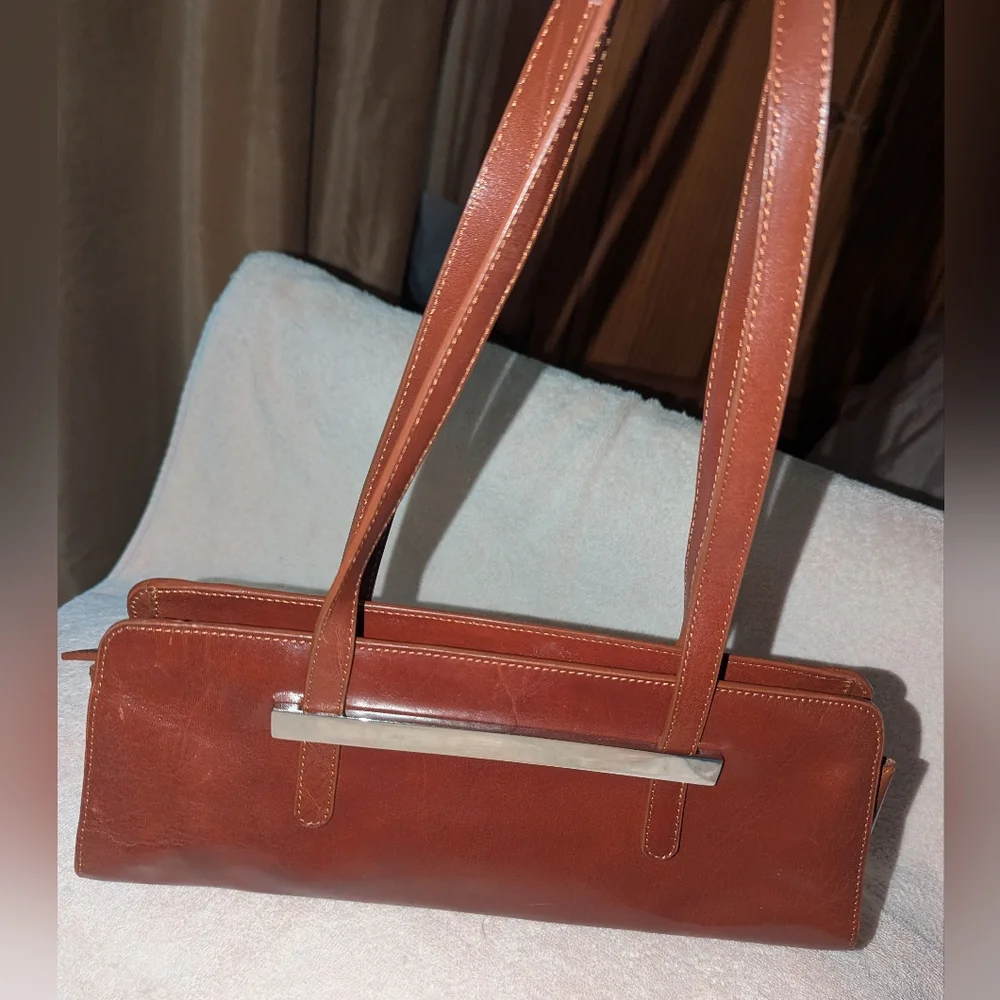 Borsetta Milano Elegant Brown Leather Shoulder Bag with Silver Detail